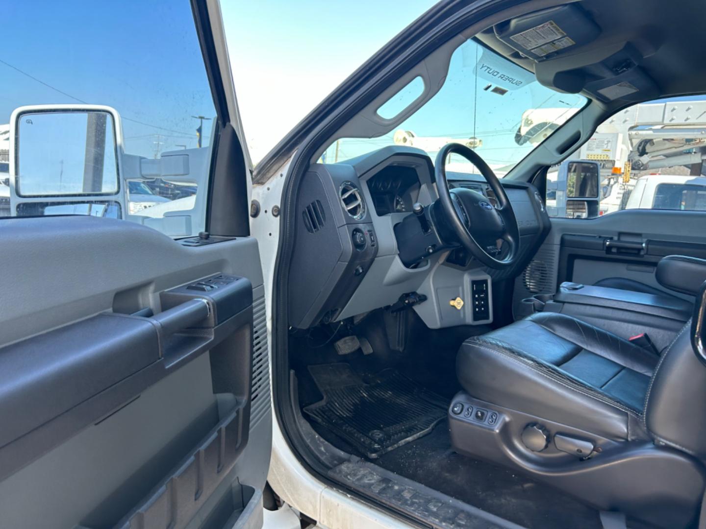 2011 White Ford F-650 Crew Cab 2WD DRW (3FRNW6FG2BV) with an 6.7L L6 DIESEL engine, located at 1687 Business 35 S, New Braunfels, TX, 78130, (830) 625-7159, 29.655487, -98.051491 - Photo#8